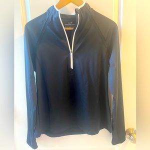 Woman’s Half Zip Vineyard Vines performance black top medium smoke free